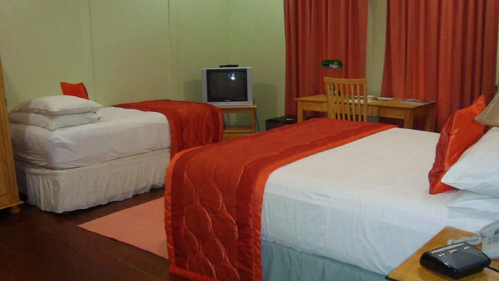 Heritage Inn Trinidad Belmont Phòng bức ảnh